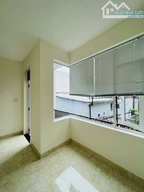 BÁN NHÀ 2 TẦNG, 3 PHÒNG NGỦ - FULL NỘI THẤT - SAU NHÀ MẶT TIỀN ĐƯỜNG HÙNG VƯƠNG - 3.35 TỶ. - 6