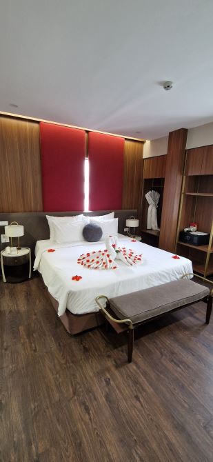 Cần bán khách sạn Hàng Gai. DT 132m² x 10 tầng, mặt tiền 6.5m. Giá 115 tỷ - 7