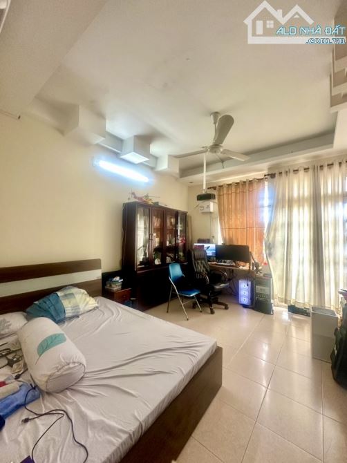Chỉ 6,x Tỷ - 60m2, 4 Tầng, hẻm 3m, 2Km tới Sân Bay - 7
