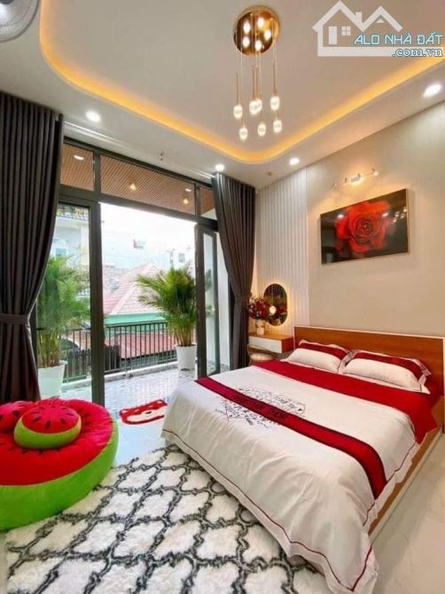 Chính chủ bán nhà ngay Võ Văn Tần,Q3. Giá 3 tỷ 150tr/65m2. Sổ riêng, HĐ thuê 18tr/ tháng - 7