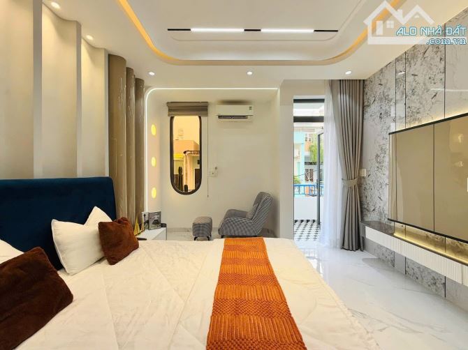 Nhượng lại căn nhà sẵn HĐ thuê 13 tr / tháng ngay Bà Hom, Q6. Giá: 3 Tỷ 290 / 54.6m2. SHR - 7