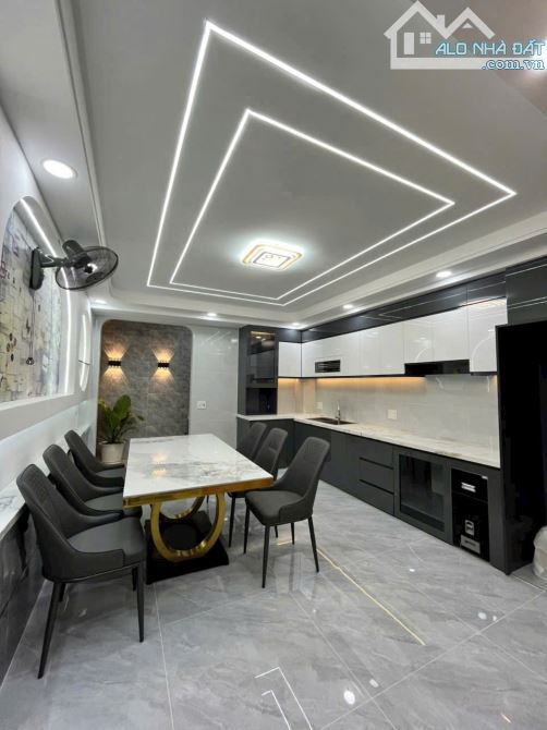 CHÍNH CHỦ BÁN NHÀ NGUYỄN SUÝ 4X16M 5 TẦNG MỚI , GIÁ 8,7 TL - 7