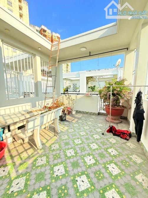 (Q8)NHÀ BÁN GIÁP TRUNG TÂM -GẦN TRƯỜNG HỌC ,CHỢ- NHĨNH 5 TỶ - 7