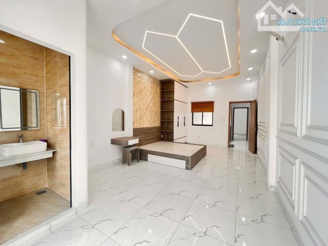 Nhà 2 tầng 83m² thạnh lộc 12 hẻm xe tải giá 5ty850 - 7