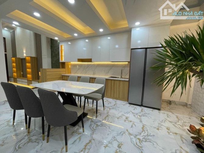 Cần bán nhà ngay Bạch Đằng, Bình Thạnh. Giá: 2 tỷ 120 /63,5m2, sổ hồng riêng, hẻm 6m - 7