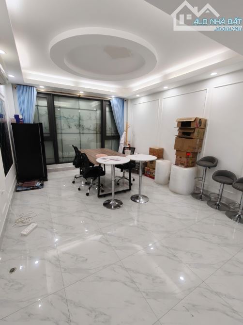 5m ra Phố Tam Khương, ngõ thông, nhà dân xây 6 tầng đẹp sổ 32m2. Kdoanh + CTY. Giá 8.5 tỷ - 7