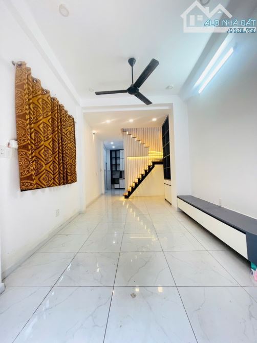 NHỈNH 4 TỶ CÓ NGAY NHÀ GÒ VẤP SÁT BÌNH THẠNH, GẦN SÂN BAY CÔNG NĂNG TỐT - HẺM 3M PHÚ NHUẬN - 7