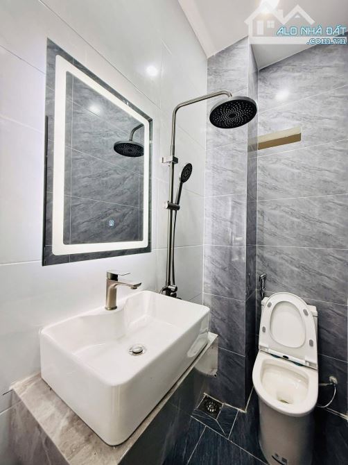 CHÚ DANH CẦN BÁN NHÀ ĐƯỜNG NGUYỄN VĂN LẠC, PHƯỜNG 19, BÌNH THẠNH - GIÁ:3TỶ660/64,9M2 HXH - 8