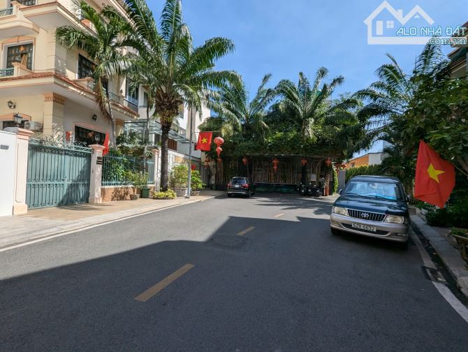 Bán Biệt Thự Siêu Vip Khu 357A Nguyễn Trọng Tuyển - 8x20m - Hầm 4 tầng giá chỉ 66 tỷ - 8