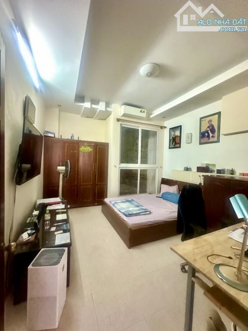 Chỉ 6,x Tỷ - 60m2, 4 Tầng, hẻm 3m, 2Km tới Sân Bay - 8