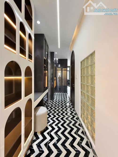 Nhượng lại căn nhà sẵn HĐ thuê 13 tr / tháng ngay Bà Hom, Q6. Giá: 3 Tỷ 290 / 54.6m2. SHR - 8