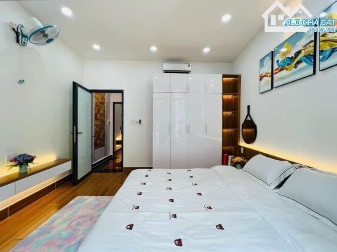 Mua ngay kẻo lỡ căn 56 m2  Trần Minh Quyền, Q.10. Chỉ 3 tỷ 890. 1T1L Đang cho thuê 13 tr - 8