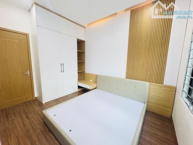 NHÀ ĐẸP -TÂY HỒ- DÂN XÂY-2 THOÁNG-GẦN Ô TÔ- NGÕ THÔNG - FULL NỘI THẤT- SỔ ĐỎ ĐẸP-8 TỶ - 8