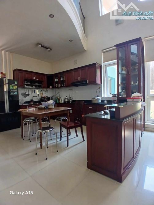 BÁN BIỆT THỰ SÂN VƯỜN - 571M2 - FULL NỘI THẤT  - THẠNH LỘC - QUẬN 12. GIÁ : 45 TỶ. - 8