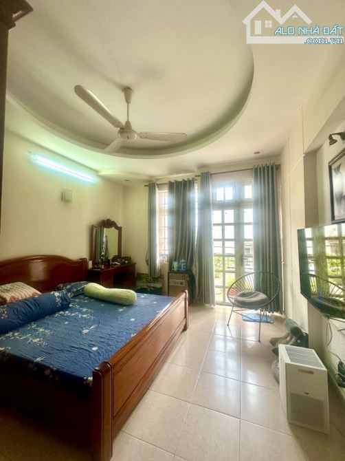 Chỉ 6,x Tỷ - 60m2, 4 Tầng, hẻm 3m, 2Km tới Sân Bay - 9