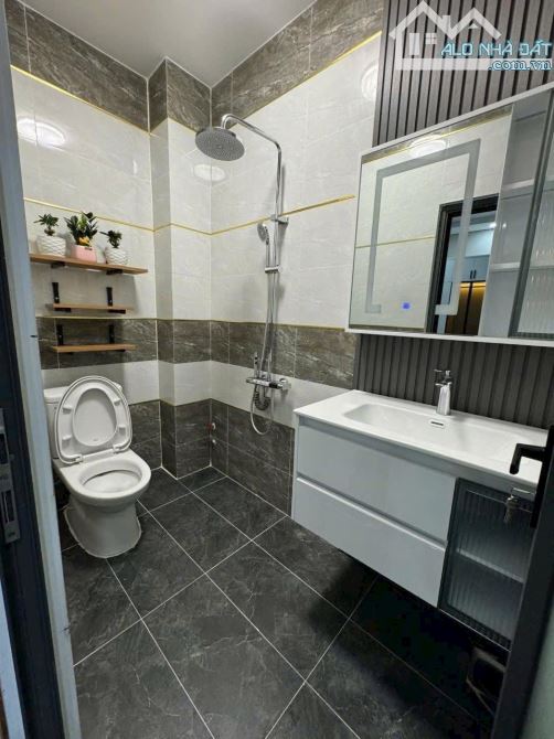 NHÀ ĐẸP,HẺM VIP 450/TÔ HIẾN THÀNH-Q10,Xây 2tầng-3pn Nhỉnh 3Tỷ190/58,8M2 Shr Gọi gấp em - 9