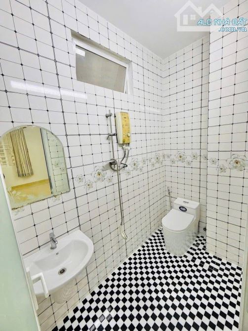 Bán nhà đường xe hơi Huỳnh Mẫn Đạt, Quận 5. Giá hời 3,26Tỷ/ 4,8x13m-. Ôtô đậu trong nhà - 9