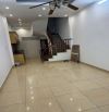 Nhà Đường Láng, 42m, 3ngủ, Ô tô đỗ, 2 thoáng, Nhà dân xây đẹp, Sổ vuông, Giá rẻ đầu tư tốt