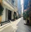 Bán nhà phố Trần Quốc Hoàn, Phân Lô, Ô Tô, 40m2, Giá 13.9 tỷ
