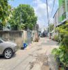Nhà Cấp 4 có sân đậu ô tô sạch thoáng mát