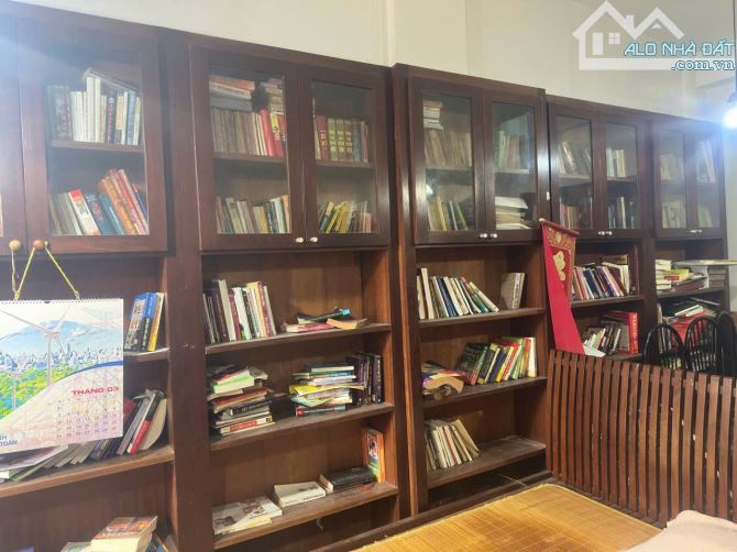 Lô Góc, Ô tô Tránh, Gần bãi xe, Pháo Đài Láng, Láng Thượng, Đống Đa. DT: 75m2. Giá: 21 Tỷ