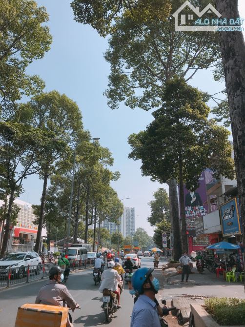 Bán căn góc 2 MT Trần Tuấn Khải, P. 5, Quận 5 (DT: 5x13m, 3 tầng) giá 22,8 tỷ