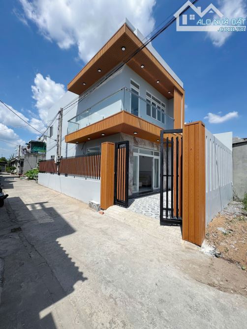 Villa mini diện tích 6x40. Đường 3 Làng. Cách chợ Bình Chánh 1km. QL1A vào 300m