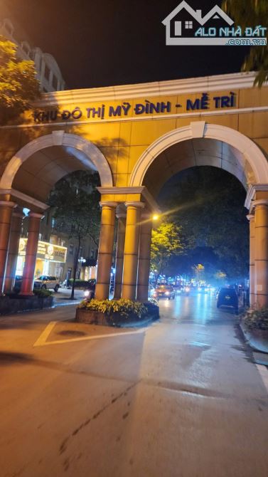 Bán căn 4 ngủ full nội thất, mặt đường Phạm Hùng, ban công mát mẻ, giá nhỉnh 60tr/m2