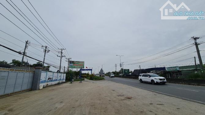 BÁN ĐẤT - ĐT 830 - BẾN LỨC - LONG AN - 7900M2  - NGANG 60 X 130M - CHỈ 69 TỈ