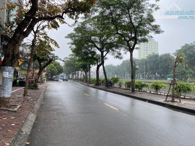 Bán đất tặng nhà cách phố 10m Nguyễn Ngọc Vũ, Cầu Giấy 72m 3 tầng 11.2 tỷ