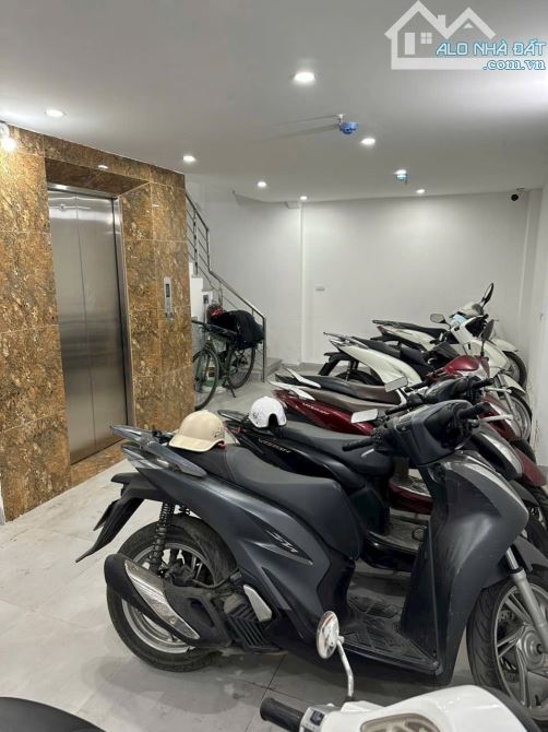 Bán toà chung cư mini Định Công dt68m2 x 17 phòng khép kín dòng tiền 80tr/tháng giá 17 tỷ