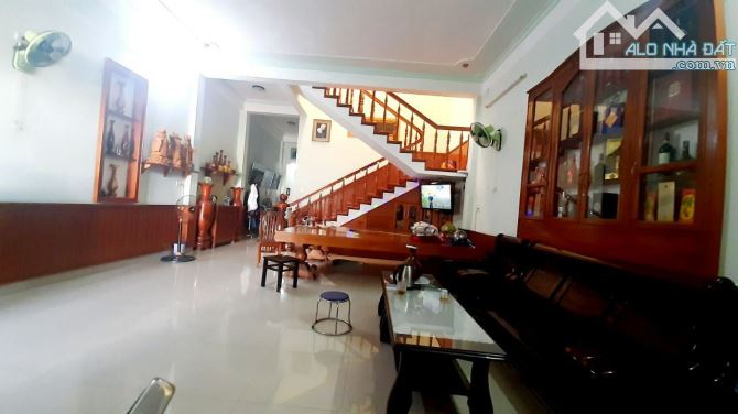 Nhà 2 tầng đường Nguyễn Huy Chương, thuộc khu phố mới Tân Thạnh Nội Thất Gỗ Xịn Xò