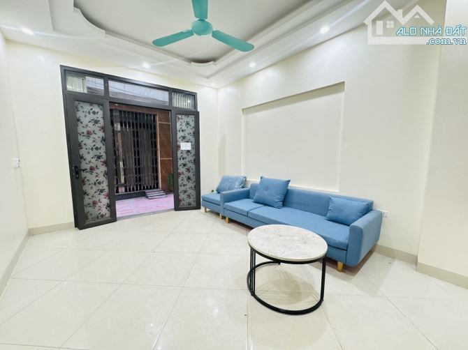 Nhà 5 Tầng Gần Đại Học Phenikaa – “Ẩn Mình” Trong Lòng Phố, Đón Nắng Gió – Sổ Đỏ Chính Chủ