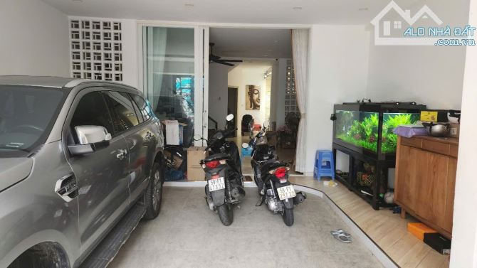 Hẻm hoa hậu 351 Lê Văn Sỹ Q.3 , DT: 6 x 17m , 2 lầu đẹp , giá 25 tỷ
