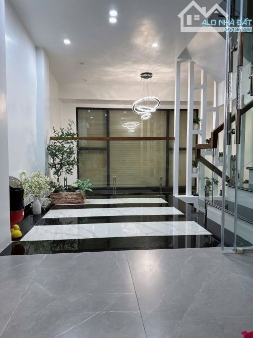 Bán nhà đẹp sau mặt đường Khúc Thừa Dụ - Thiên Lôi Aeon - Oto đỗ cửa