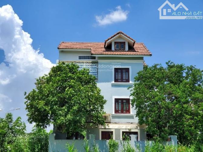 Bán biệt thự Làng Việt Kiều Giáp Quận 8 - 4 tầng, 200m2 ngang 10m - đ - nhỉnh 12 tỷ. Lh: