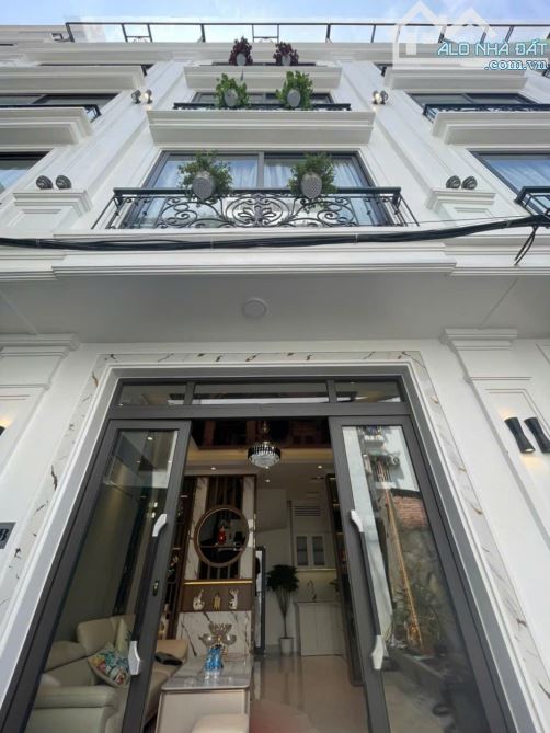 Bán nhà Yên Hòa – 38m², 5 tầng, 2 thoáng – Full nội thất, xách vali về ở ngay!
