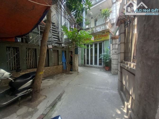 ĐÌNH THÔN,VỊ TRÍ HIẾM, MUA ĐẤT TẶNG NHÀ, 5m RA Ô TÔ TRÁNH, DT 82m, MT 5.5m, Giá 13 tỷ