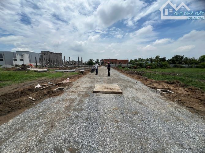 Đất 2 mặt tiền cách Đinh Đức Thiện chỉ 100m, diện tích 5x26m sổ hồng riêng, xây dựng ngay