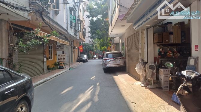 Bán nhà phố Xuân La 5 tầng 85m2 MT 5m phân lô ô tô tránh gần Hồ giá 29.2 tỷ