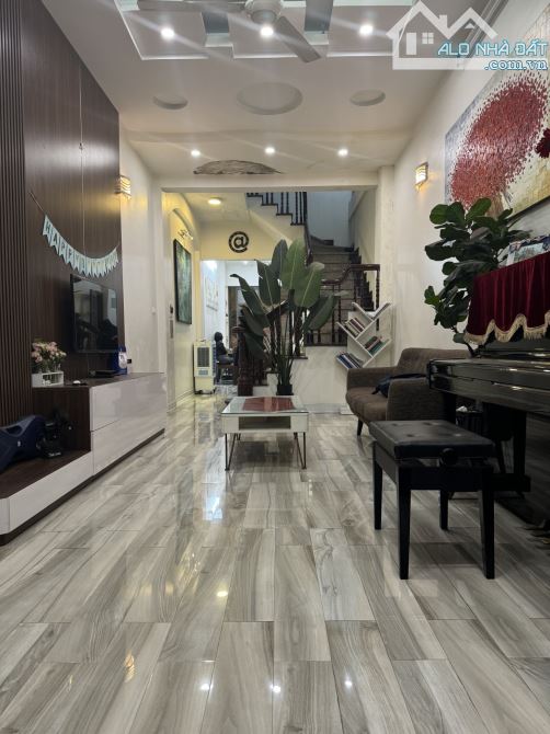 Bán nhà Doãn Kế Thiện, Cầu Giấy 75m2 4 tầng đường ô tô tránh, có gara. Giá chào 17.5 tỷ