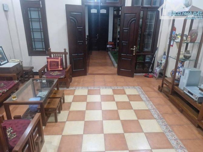 Hiếm nhà 5 tầng mặt phố Lê Lợi, 107m2, MT 5.1m, vị trí đẹp, kinh doanh sầm uất, giá 40