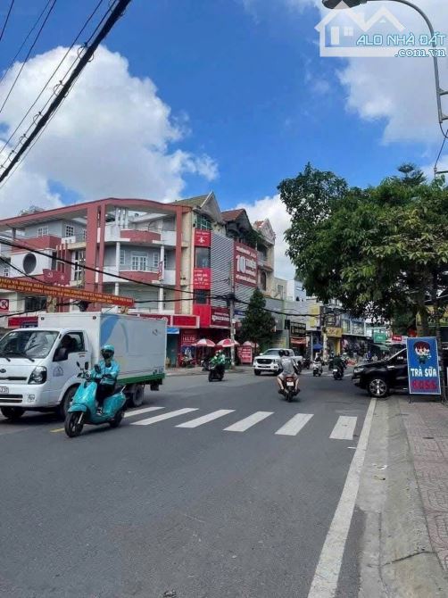 BÁN TÒA NHÀ ĐANG CHO THUÊ TẠI DĨ AN BINH DƯƠNG,DT 10X44M, THU NHẬP 50TR/TH, GIÁ 21TI