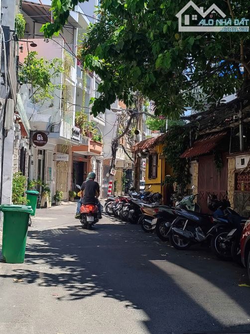 Toà nhà Văn Phòng 7 tầng đường Trần Đình Xu Q1 ( 10x22m) HĐT: 168tr/1th Giá: 65 Tỷ