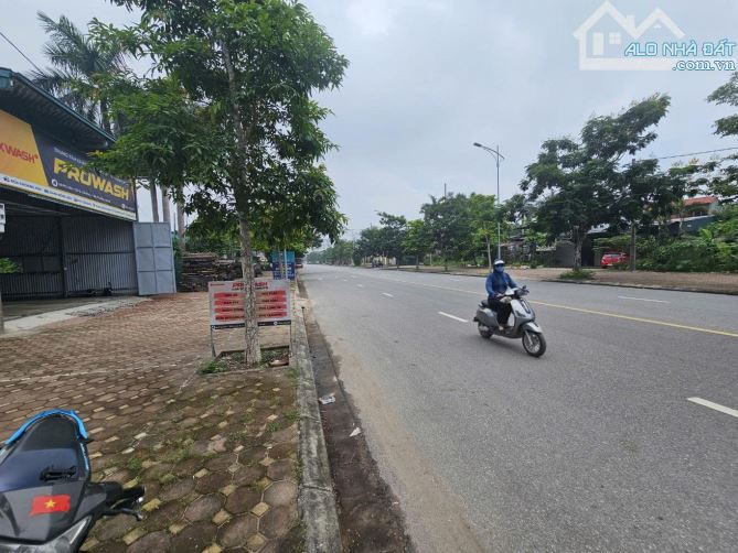 Bán đất gần ĐH Mỏ - Mặt phố siêu rộng - Vỉa hè đá bóng - Làm kho xưởng hoặc BT sân vườn