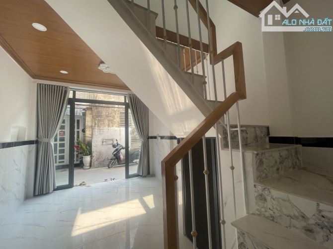 BÁN NHÀ HIỆP BÌNH CHÁNH 2 TẦNG - 2 PN - HOÀN CÔNG - HẼM RỘNG - CÁCH XE HƠI 1 CĂN