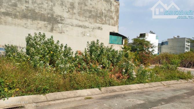 Bán lô góc 2 mặt tiền đường 970, Nguyễn Duy Trinh, Phú Hữu, Q9, TP.HCM – 130m², 9.5 tỷ