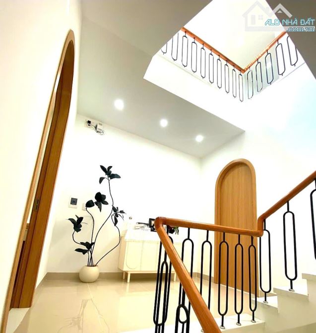 Nhà Hẻm Ô tô Đường Nguyễn Đức Trung, Dt 205m2, Nhà 2 Tầng, Giá 9,1 Tỷ