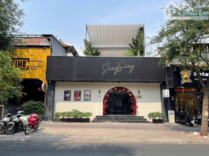 CHO THUÊ BIỆT THỰ BÀ HUYỆN THANH QUAN - MẶT TIỀN 10,5M X 25M - TRUNG TÂM QUẬN 3