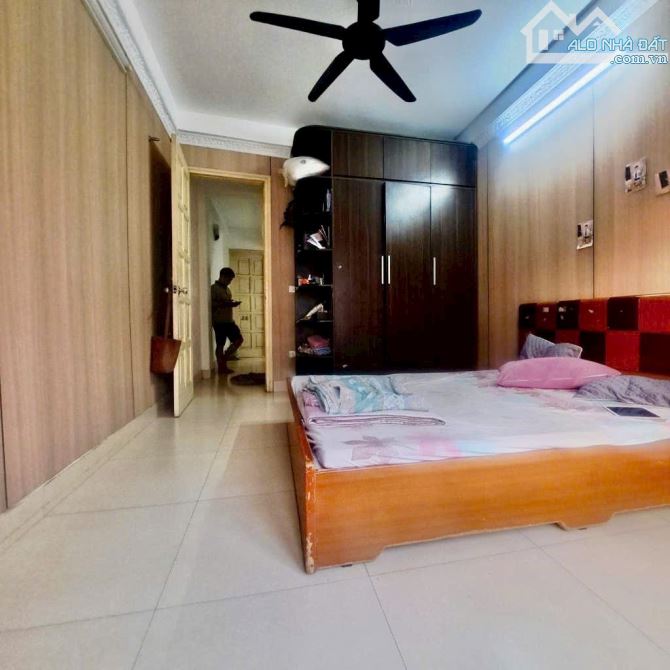 BÁN NHÀ PHỐ THẠCH BÀN LONG BIÊN 5.2 TỶ 38 m , 4 TẦNG, 4 PN, Ô TÔ, KD, GẦN TRƯỜNG CẤP 3